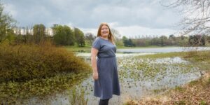 Hannah stood by the lake.